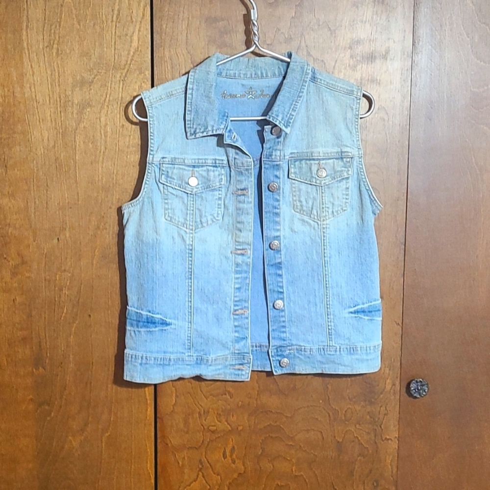 NWOT Arizona Jean Co. Denim button up vest